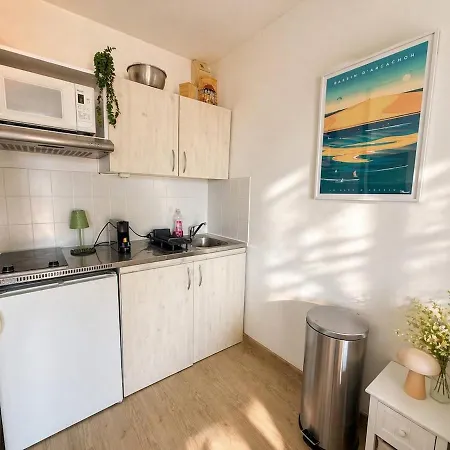 Lagoon View Direct Access Apartment *
